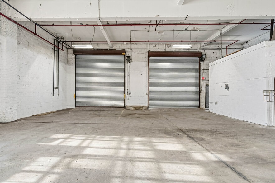 More Photos Of 370-376 Adams St, Newark Warehouse For Lease