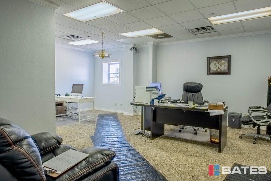 More Photos Of 1812 Garden Spring Dr, Dallas Warehouse For Sale