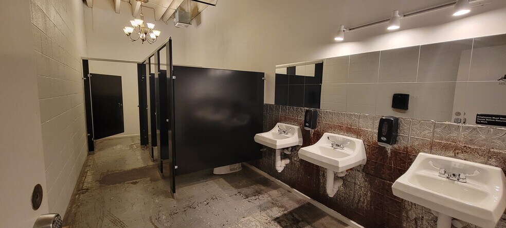 More Photos Of 120 Saint Louis Ave, Fort Worth Office For Sale