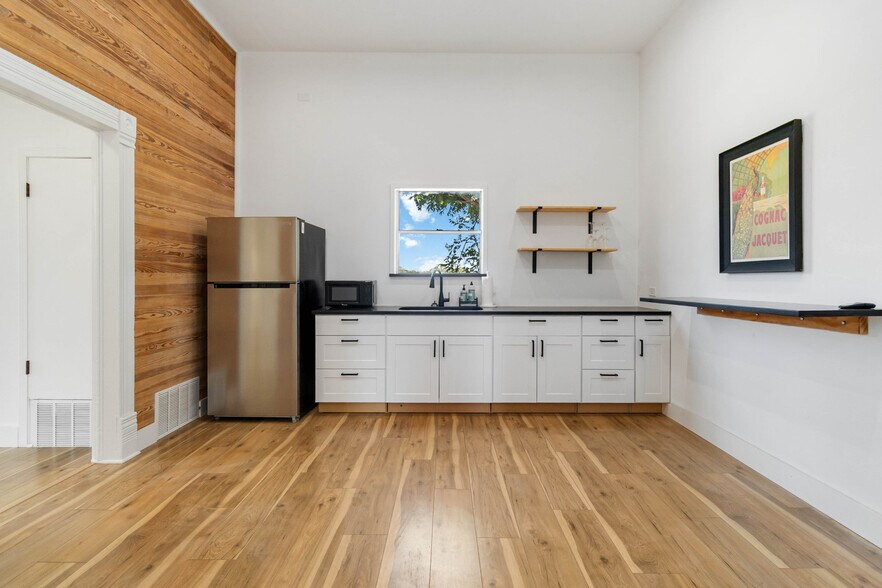 More Photos Of 30951 Blanco Rd, Bulverde Flex For Sale