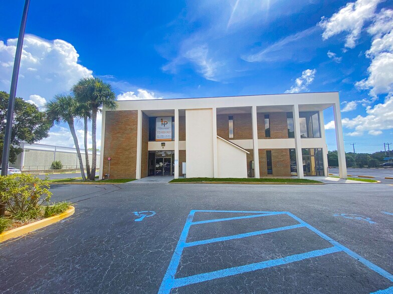 More Photos Of 851 SE Johnson Ave, Stuart Office For Sale