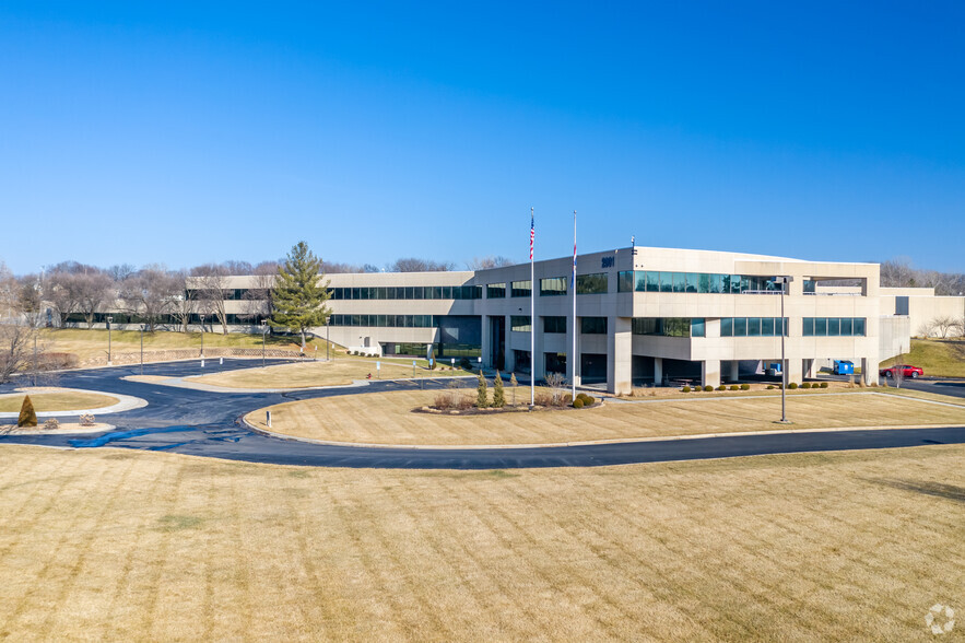 Primary Photo Of 2001 NE 46th St, Kansas City Office For Lease