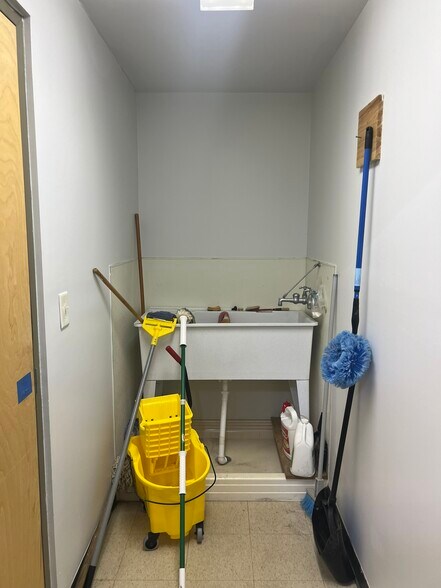 More Photos Of 5107 Unicon Dr, Wake Forest Warehouse For Sale