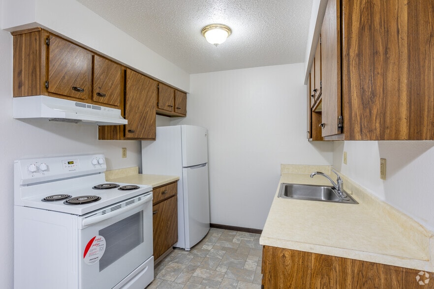 More Photos Of 25-85 Aossey Ln SW, Cedar Rapids Apartments For Sale