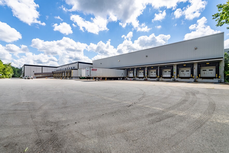 More Photos Of 26 Wiggins Ave, Bedford Warehouse For Lease