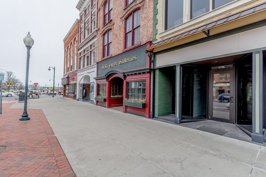 More Photos Of 174 Glen St, Glens Falls Office For Sale