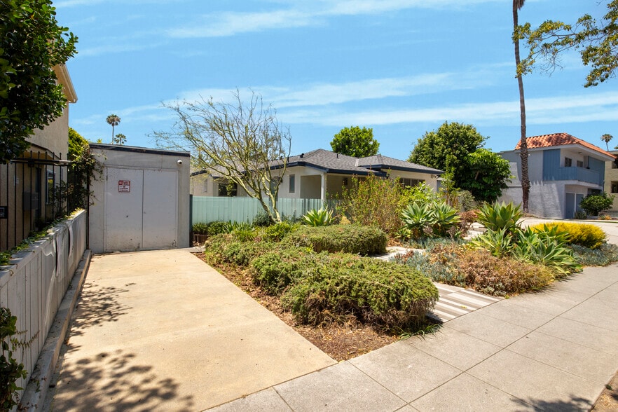 More Photos Of 1446-1448 Yale St, Santa Monica Apartments For Sale