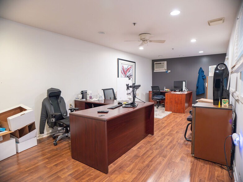 More Photos Of 2733 W Harrison St, Chicago Warehouse For Sale