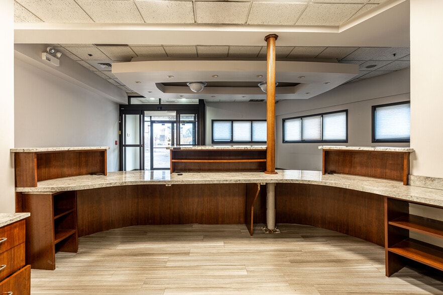 More Photos Of 4650 Southwest Hwy, Oak Lawn Medical For Sale