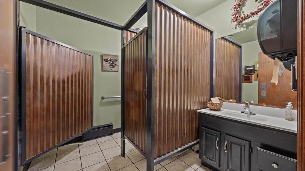 More Photos Of 412 Park Ave, Rifle Restaurant For Sale