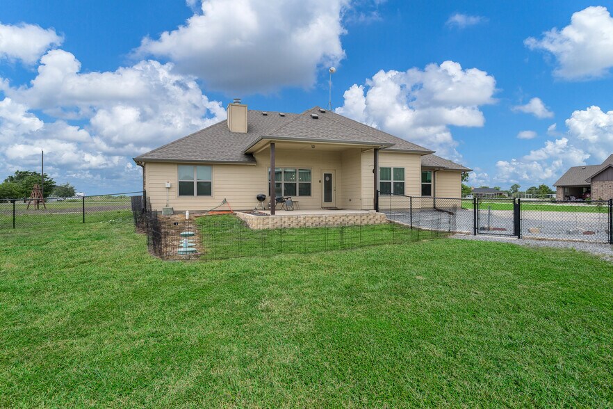 More Photos Of 667 County Road 4935, Trenton Service For Sale