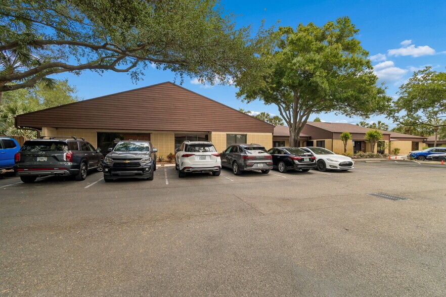 More Photos Of 611 Druid Rd E, Clearwater Medical For Sale
