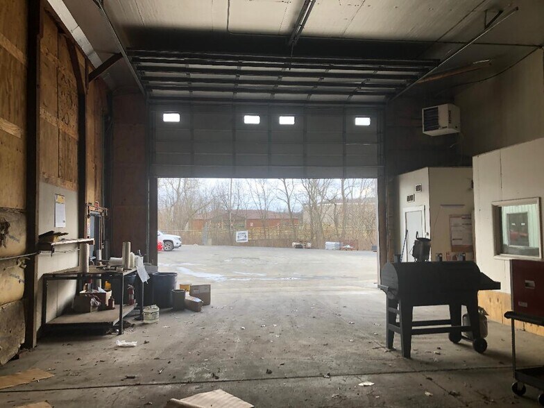 More Photos Of Beatty Rd, Latrobe Warehouse For Lease