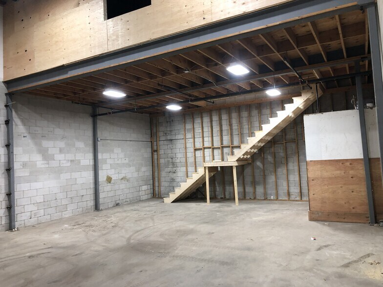 More Photos Of 662 Clark Rd, Tewksbury Warehouse For Lease