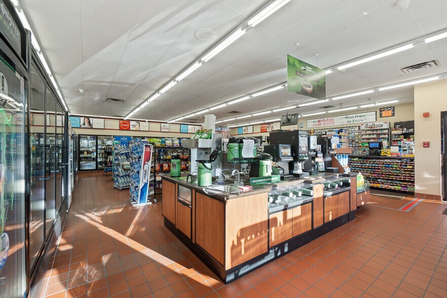 More Photos Of 158 Main St, Leominster Convenience Store For Lease