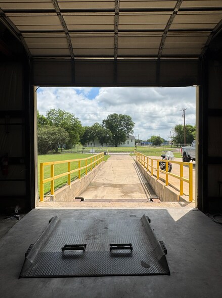 More Photos Of 616 S 9th St, Corsicana Warehouse For Sale