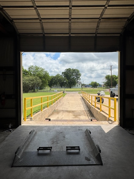 More Photos Of 616 S 9th St, Corsicana Warehouse For Sale