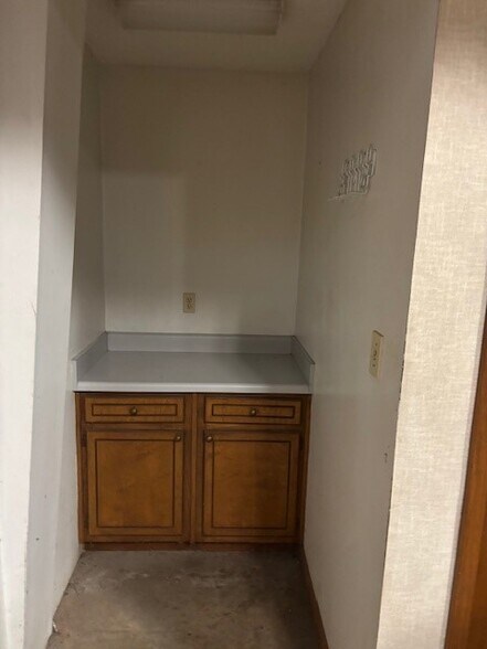 More Photos Of 1512 Commercial Ct, Jonesboro Warehouse For Sale