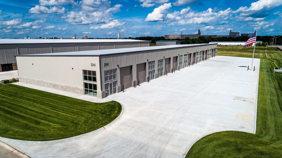More Photos Of 2040 SW 5th St, Lincoln Distribution For Lease