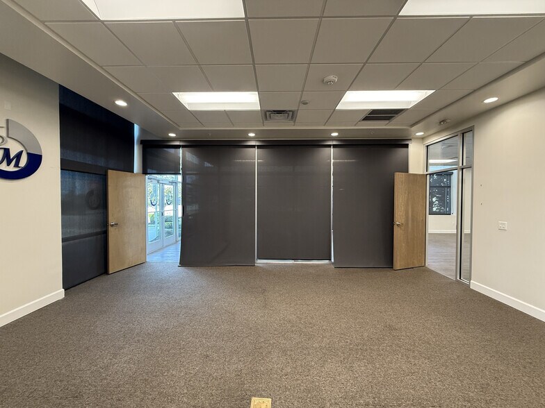 More Photos Of 8010 25th Ct E, Sarasota Industrial For Lease
