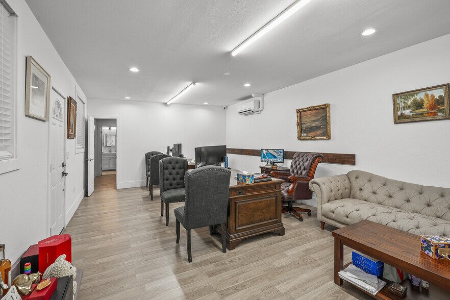 More Photos Of 1130 N Hollywood Way, Burbank Freestanding For Lease