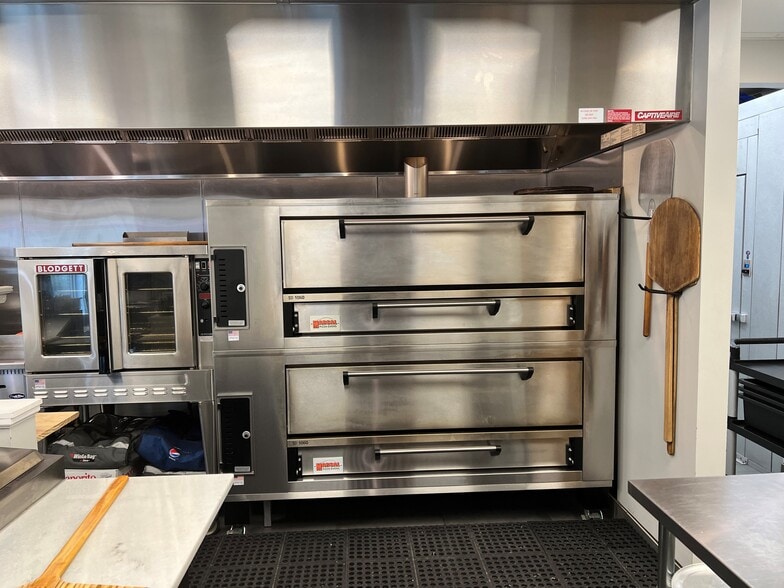 More Photos Of 674 Teresa, Roanoke General Retail For Sale