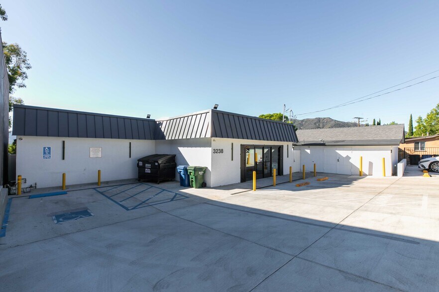 Primary Photo Of 3238 Foothill Blvd, Glendale Freestanding For Sale