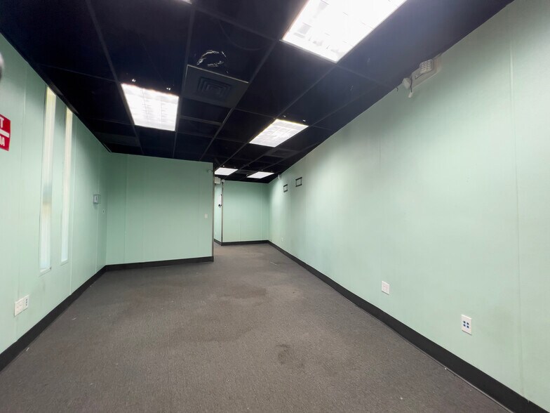 More Photos Of 3400 NE 2nd Ave, Miami Restaurant For Sale