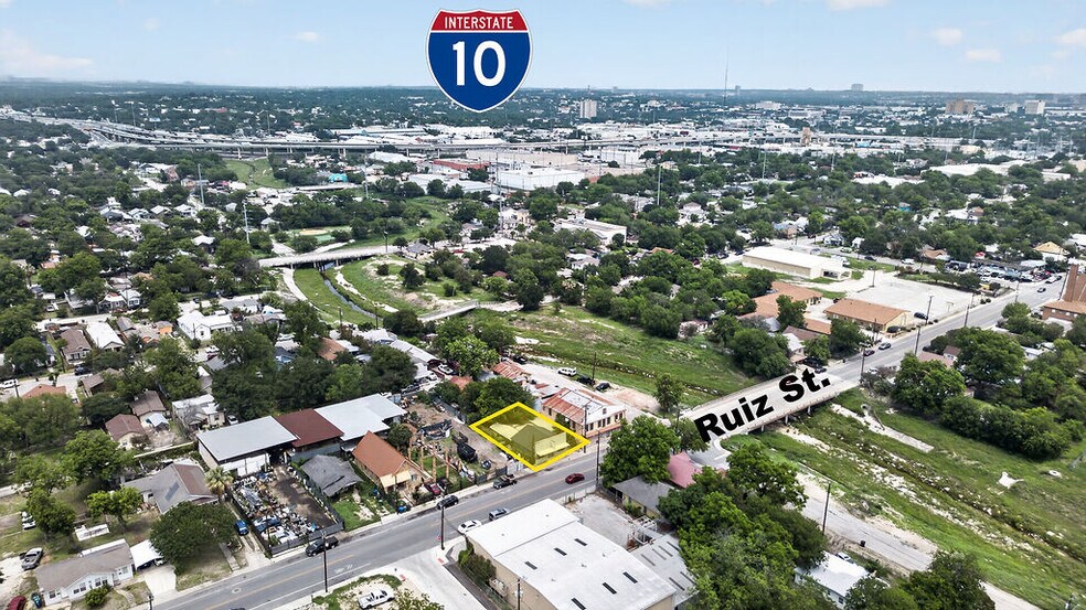 More Photos Of 905 Ruiz St, San Antonio Storefront For Sale