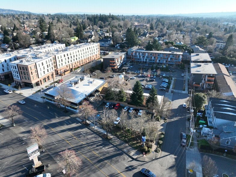 More Photos Of 2944 SE Powell Blvd, Portland Storefront Retail Office For Lease