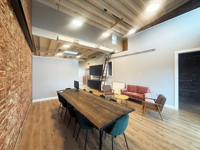 More Photos Of 1712 Connecticut Ave NW, Washington Storefront Retail Office For Lease