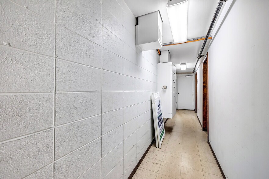 More Photos Of 1988 E Mason St, Green Bay Auto Dealership For Sale