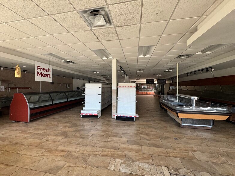 More Photos Of 174 Hamilton Rd, London Freestanding For Lease