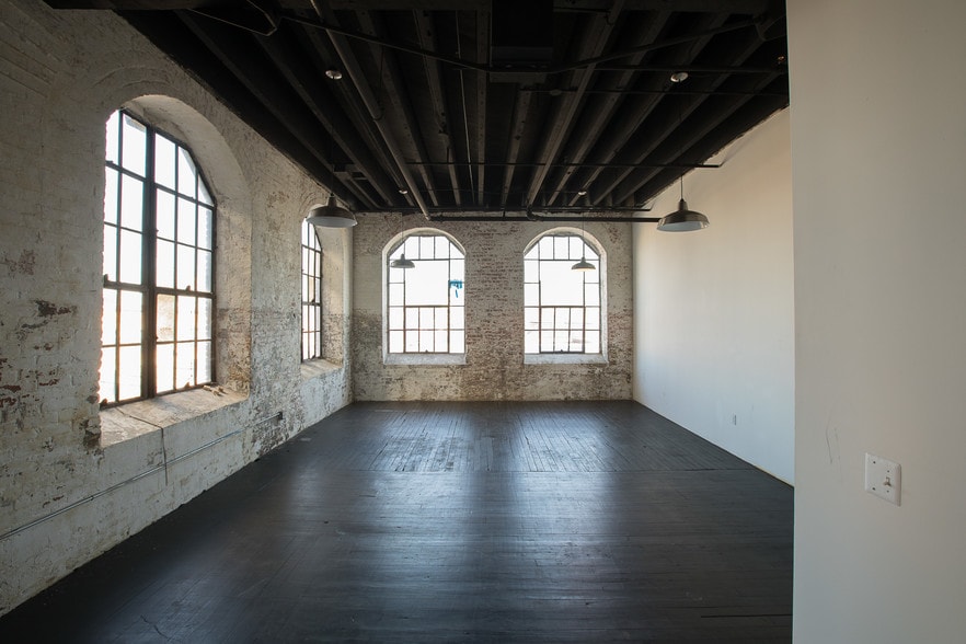 More Photos Of 70 Spruce St, Paterson Warehouse For Sale