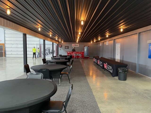 More Photos Of 170 W Circle Dr, Saint Charles Manufacturing For Lease