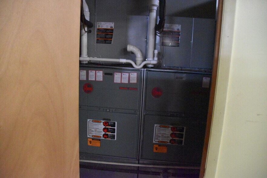 More Photos Of 1320 Smith St, Charleston Warehouse For Sale