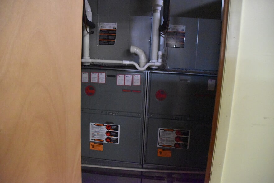 More Photos Of 1320 Smith St, Charleston Warehouse For Sale