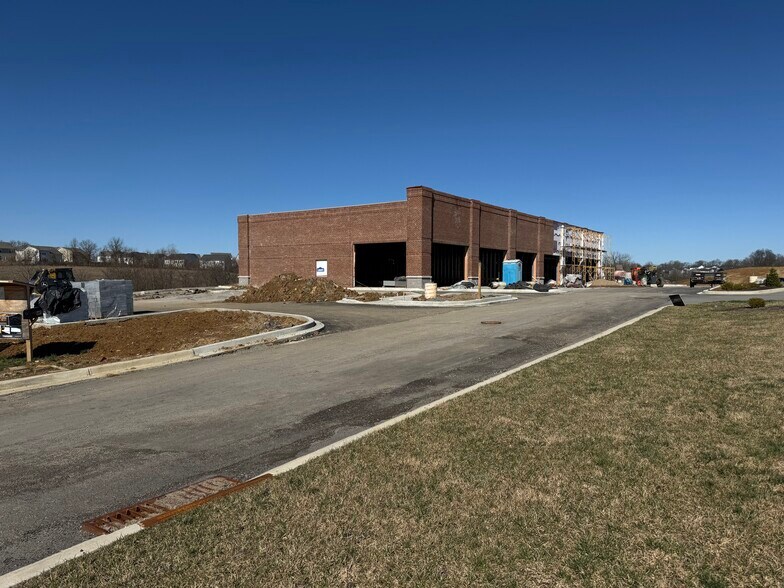 More Photos Of 420 Watson Way, Shelbyville Restaurant For Lease
