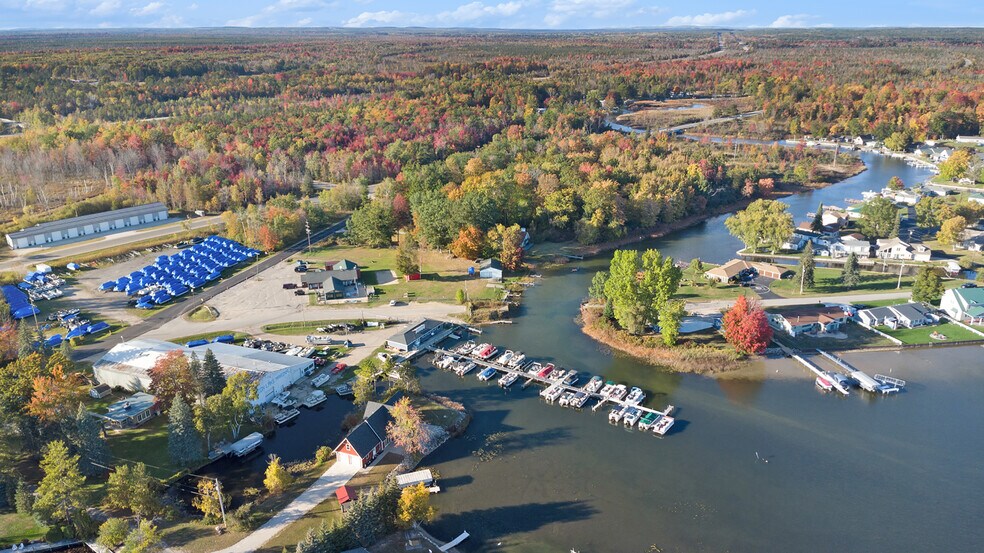 More Photos Of 13710 W Shore Dr, Houghton Lake Marina For Sale