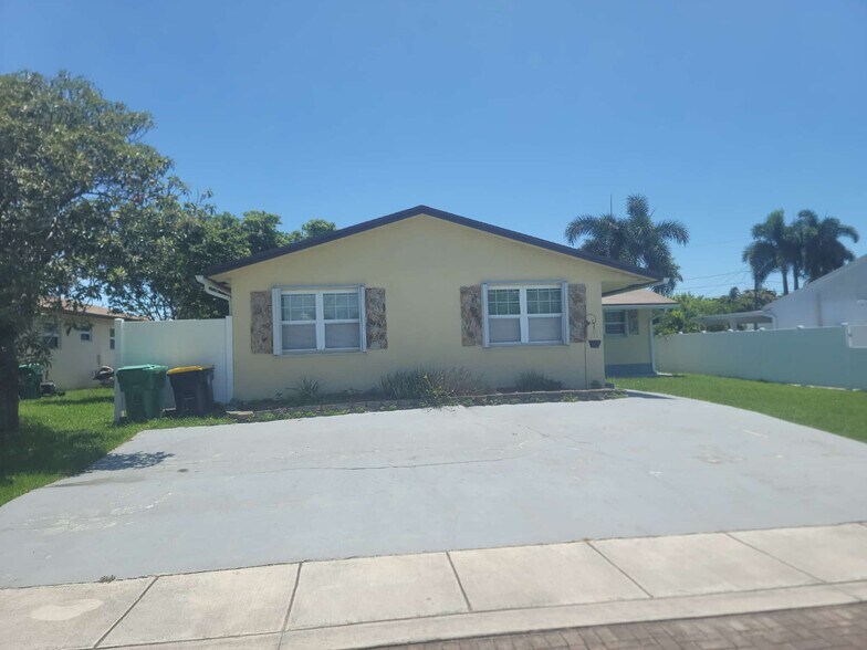 More Photos Of 138-140 NE 1st Ct, Dania Beach Specialty For Sale