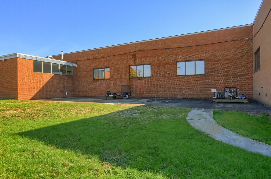 More Photos Of 150 Gamma Dr, Pittsburgh Light Manufacturing For Sale