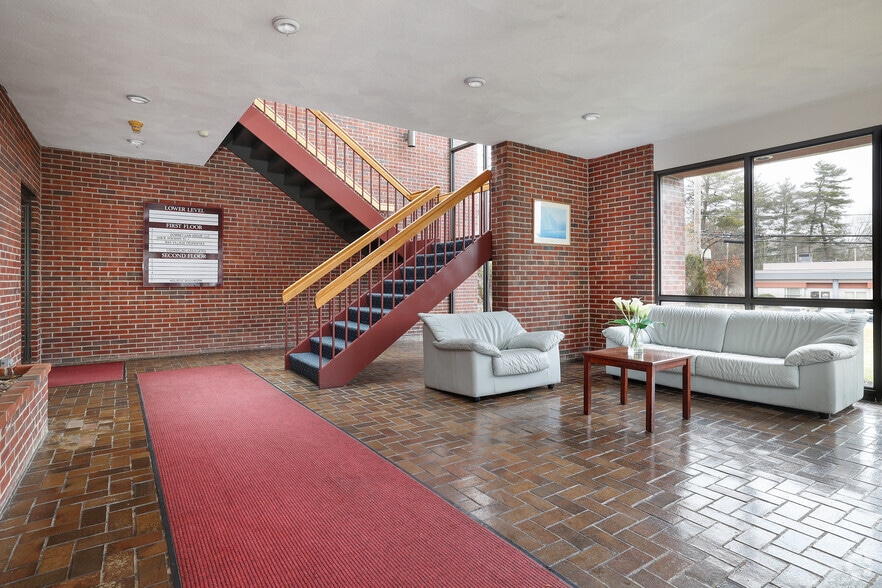 More Photos Of 458 Boston St, Topsfield Unknown For Lease