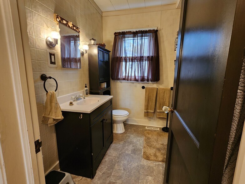 More Photos Of 2800 NY-49, West Monroe Auto Repair For Lease