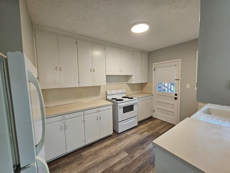 More Photos Of 101 Marshall Ter, Danville Apartments For Sale