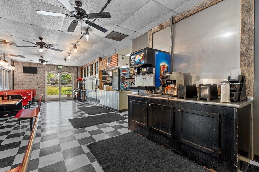 More Photos Of 120 Bank St, Sanford Restaurant For Sale