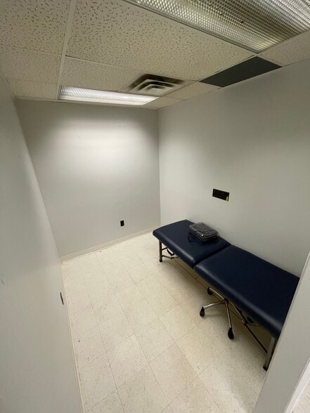 More Photos Of 4814-4818 Mcknight Rd, Pittsburgh Freestanding For Lease