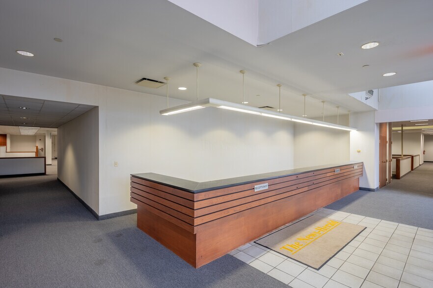 More Photos Of 7085 Mentor Ave, Willoughby Flex For Lease