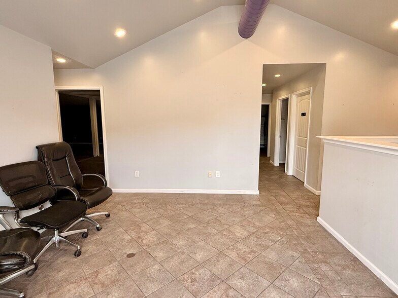 More Photos Of 2618 Airline Blvd, Portsmouth Showroom For Sale