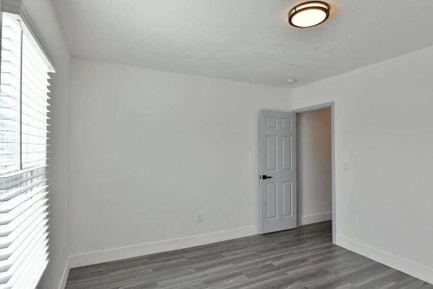 More Photos Of 6221 Corona Ave, Bell Apartments For Sale