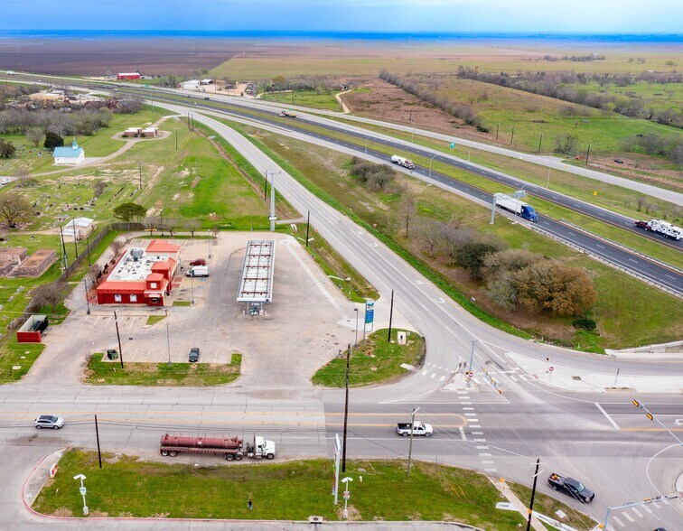 More Photos Of 1721 S Mechanic St, El Campo Fast Food For Sale